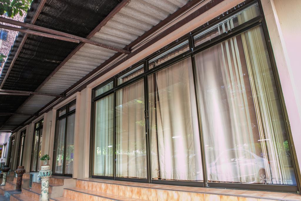 United Place Bangsaen Esterno foto